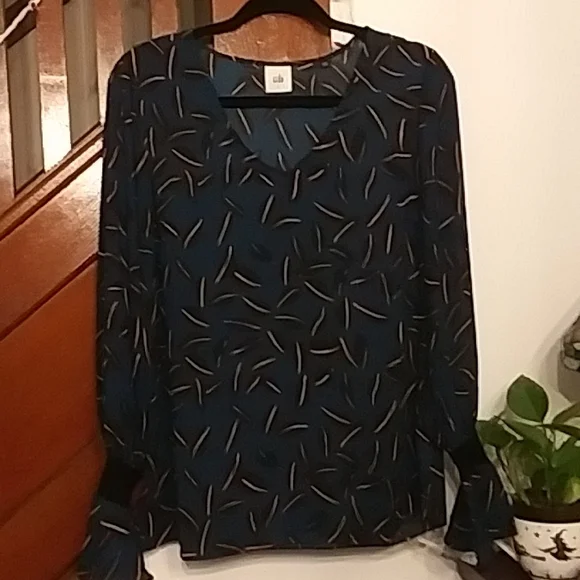 Cabi shadow leaf teal blouse - Picture 2 of 6